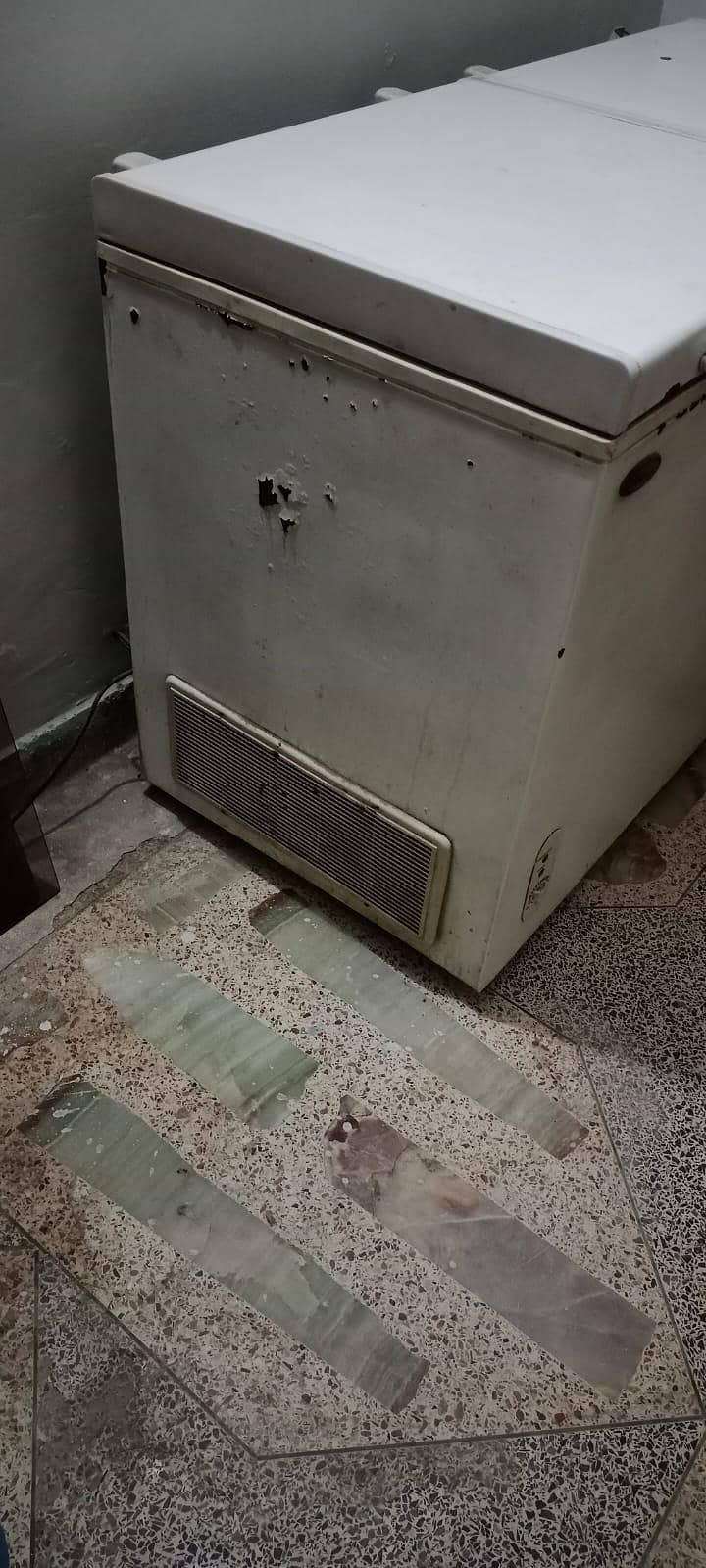 waves two door deep freezer 0