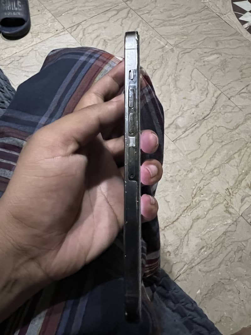 Apple iPhone 13 Pro Max 4