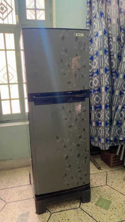 Orient 14 cu ft glass door (OR 6057)380-385 Litters