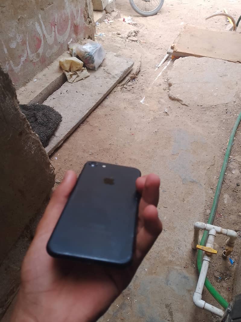 Apple iPhone 7 2