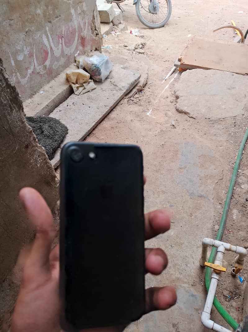 Apple iPhone 7 3
