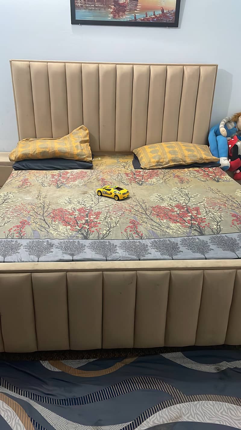 Bed with side table and dressing table 0