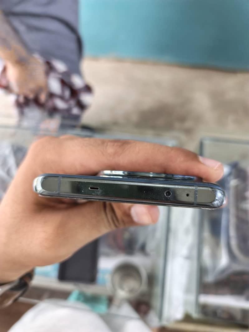 One Plus 12.5G -16/512 Gb 1
