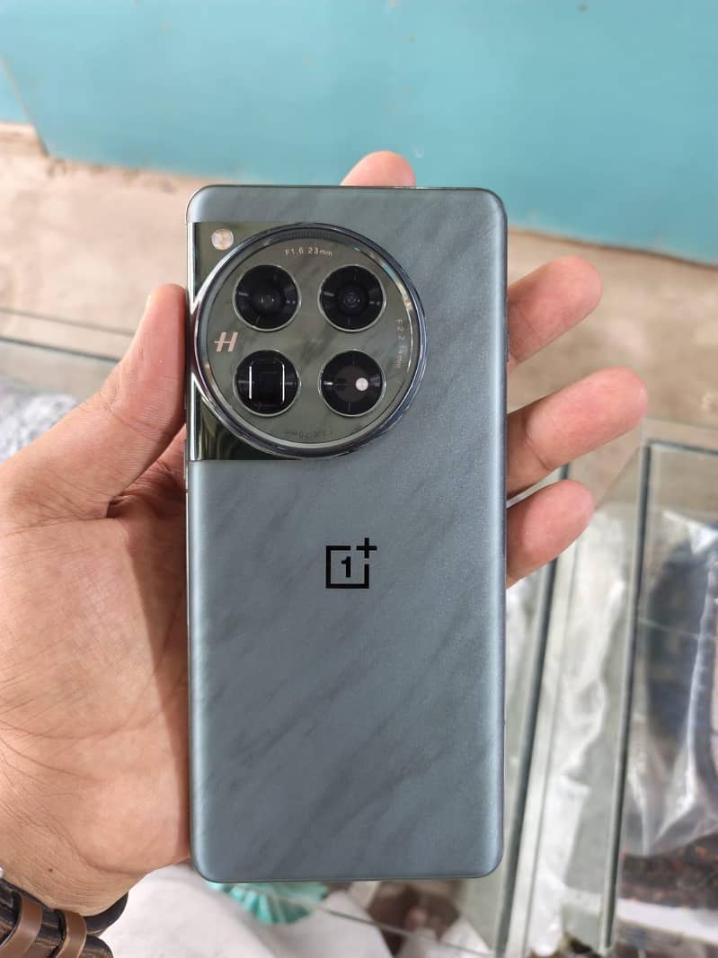 One Plus 12.5G -16/512 Gb 4