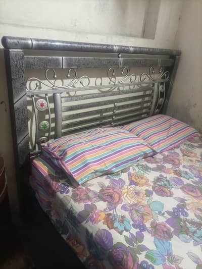 iron bed size 5 by 6