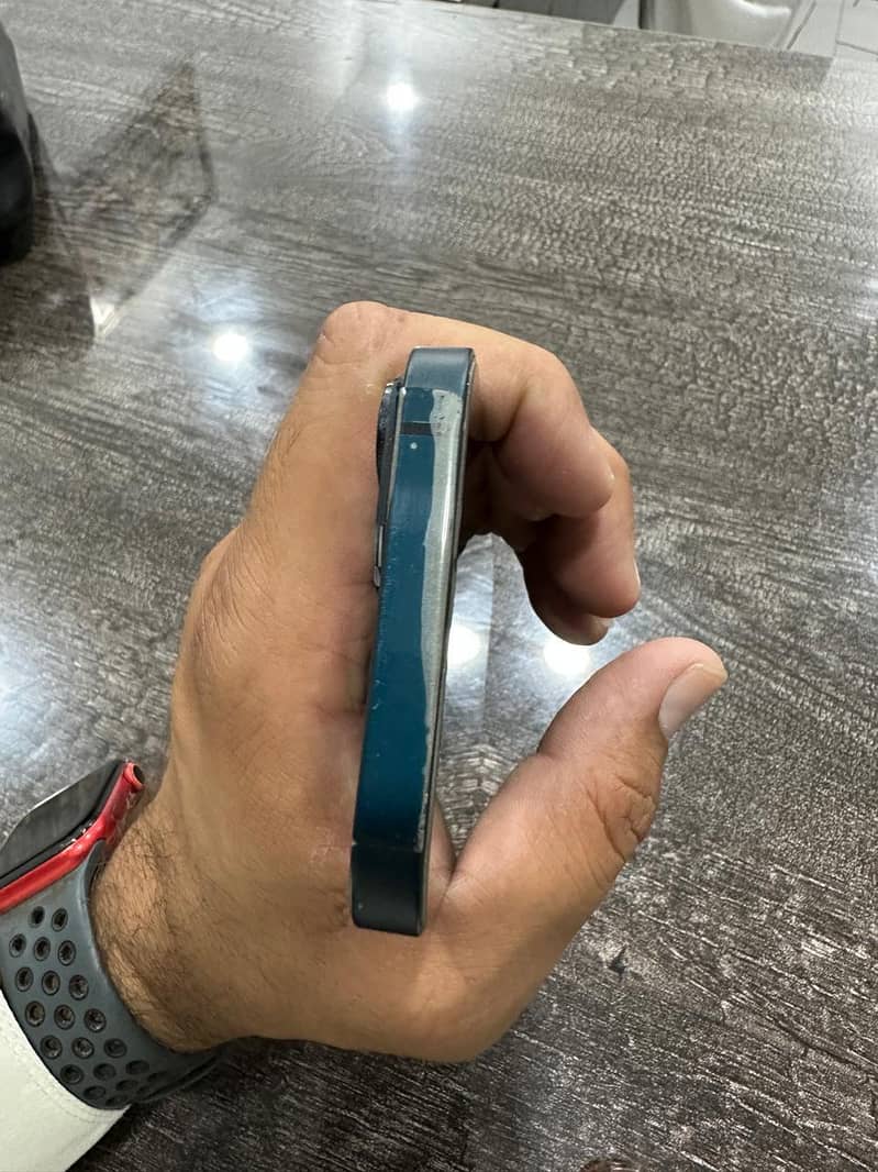 Apple iPhone 14 4