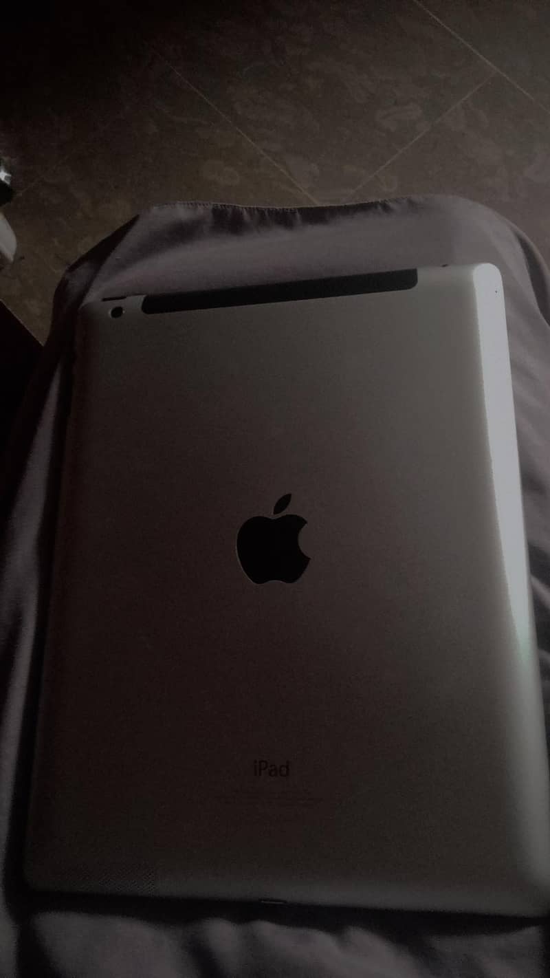 ipad 4th generation 10/10 condition 1