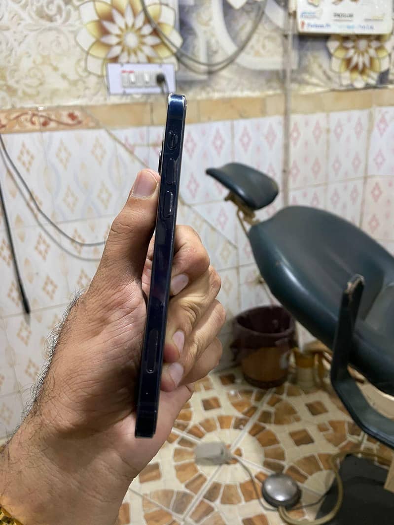 Apple iPhone 12 1