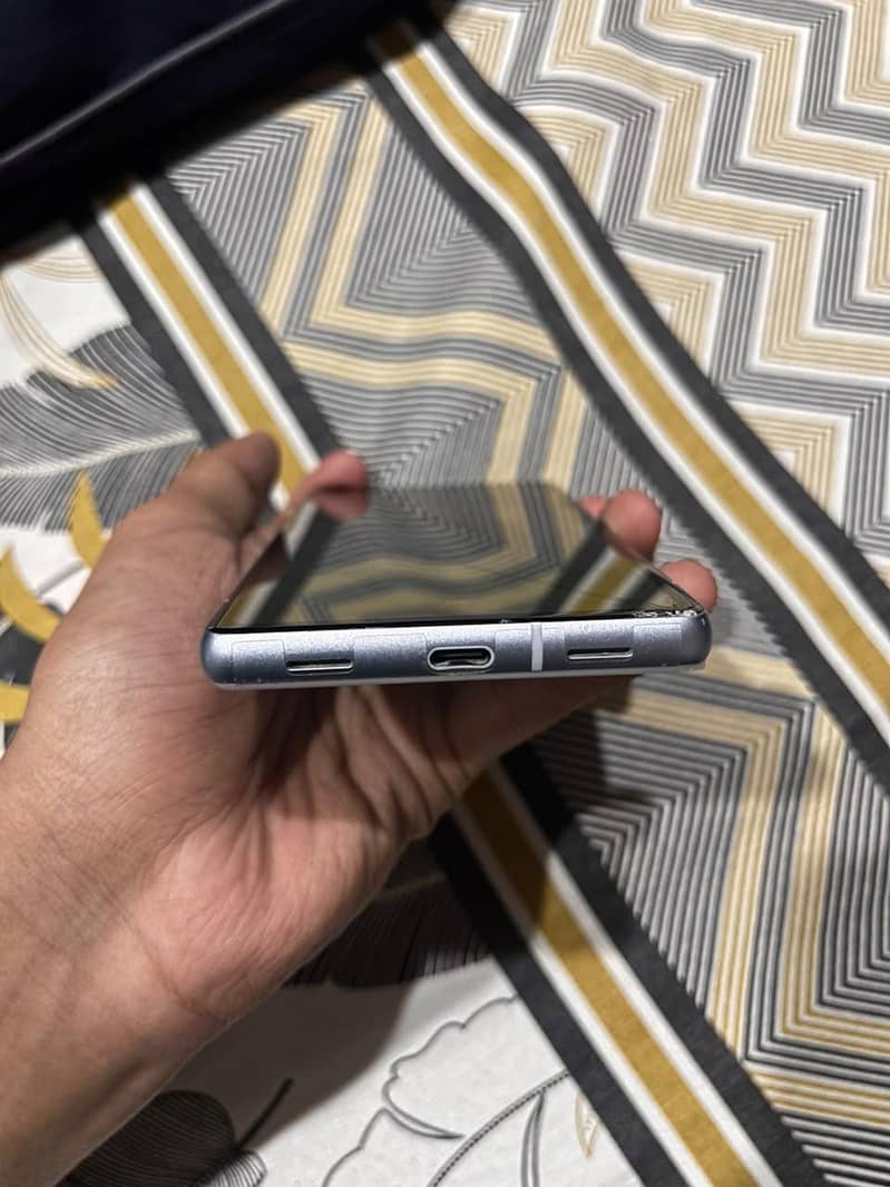 Google Pixel 7a 5