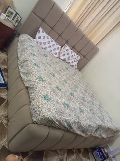 KING SIZE BED, MATTRESS, SIDE TABLE, DRESSING TABLE
