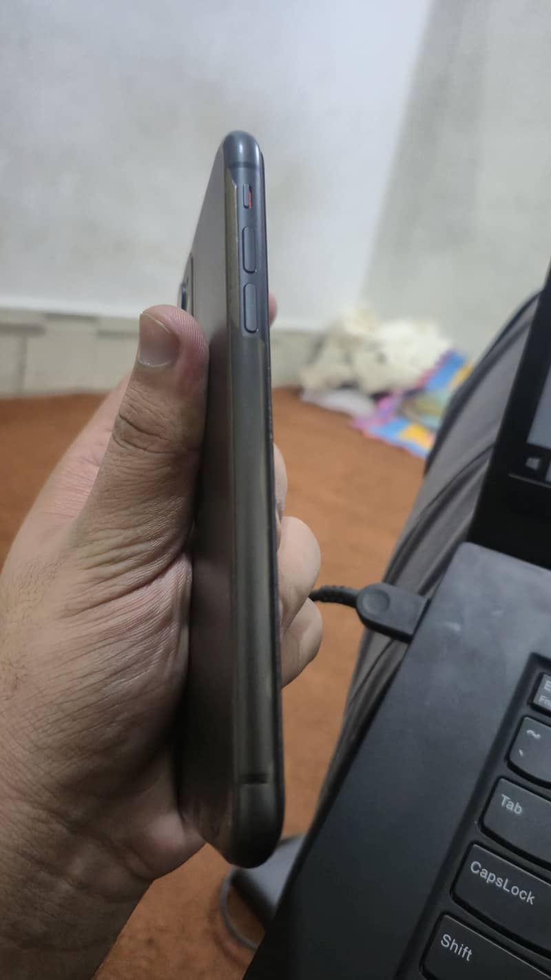 Apple iPhone 11 3