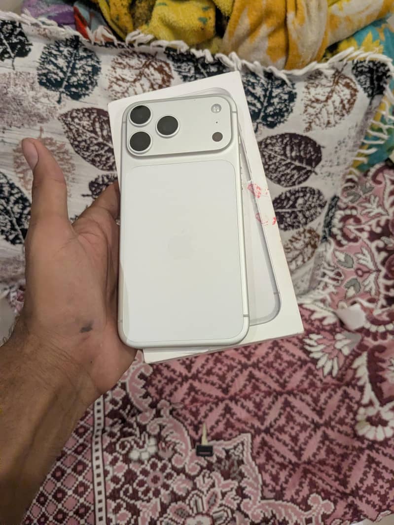 Apple iPhone 17 Pro Max 0