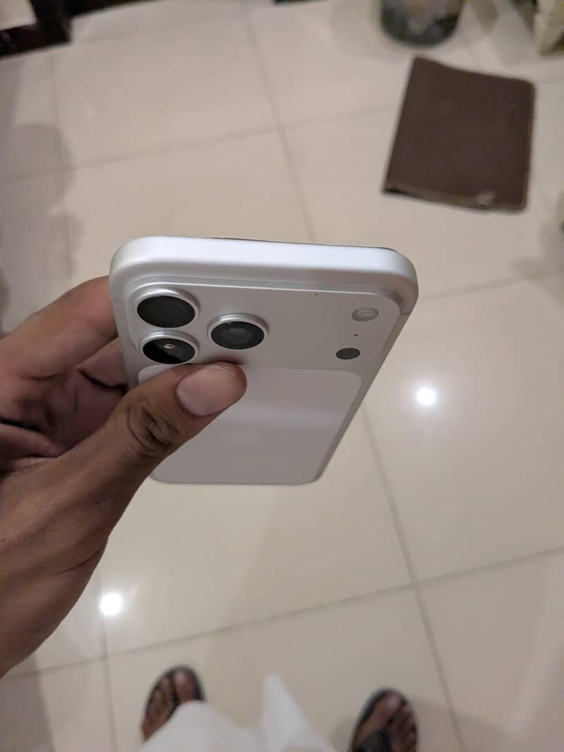 Apple iPhone 17 Pro Max 4