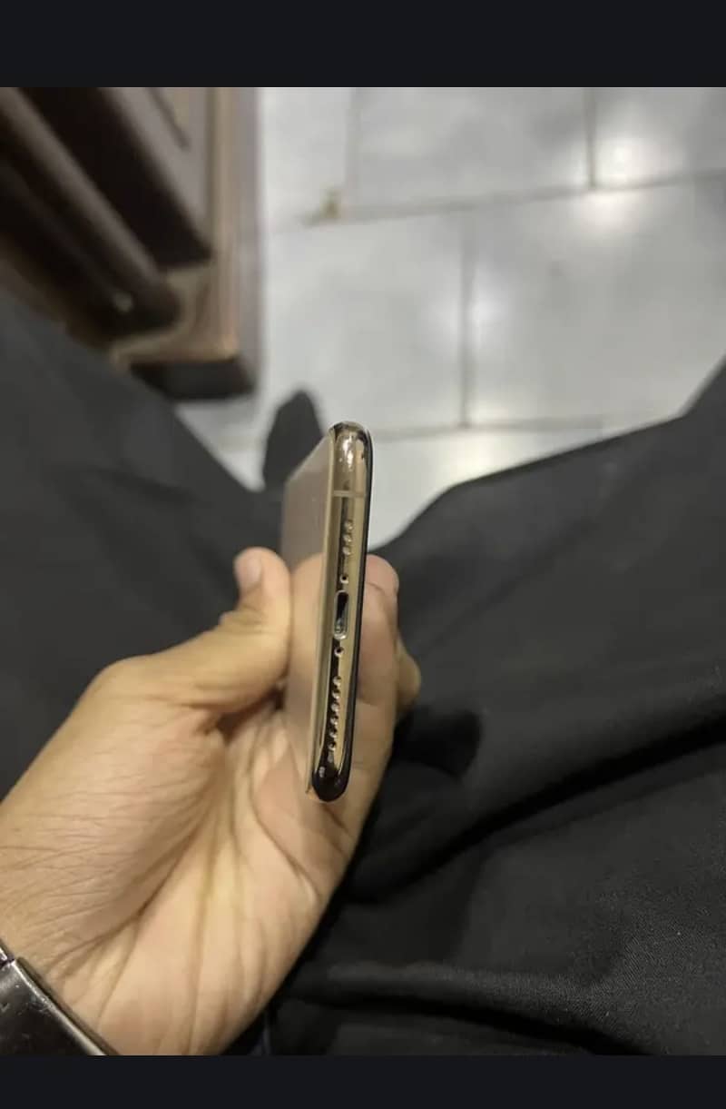 iPhone XS 3