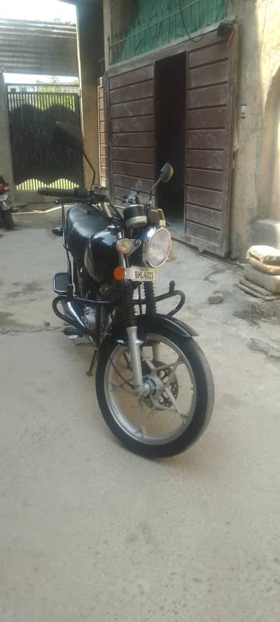 Suzuki GS 150 (2018) Black – Special Edition with Alloy Wheels - ISB
