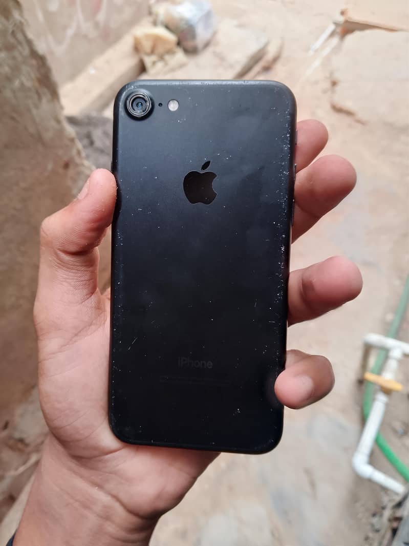 Apple iPhone 7 0