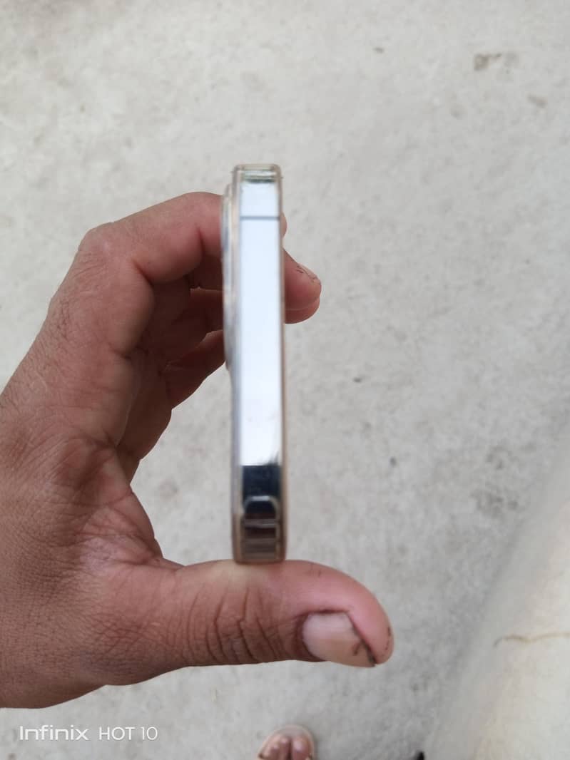 Apple iPhone 13 Pro Max 2