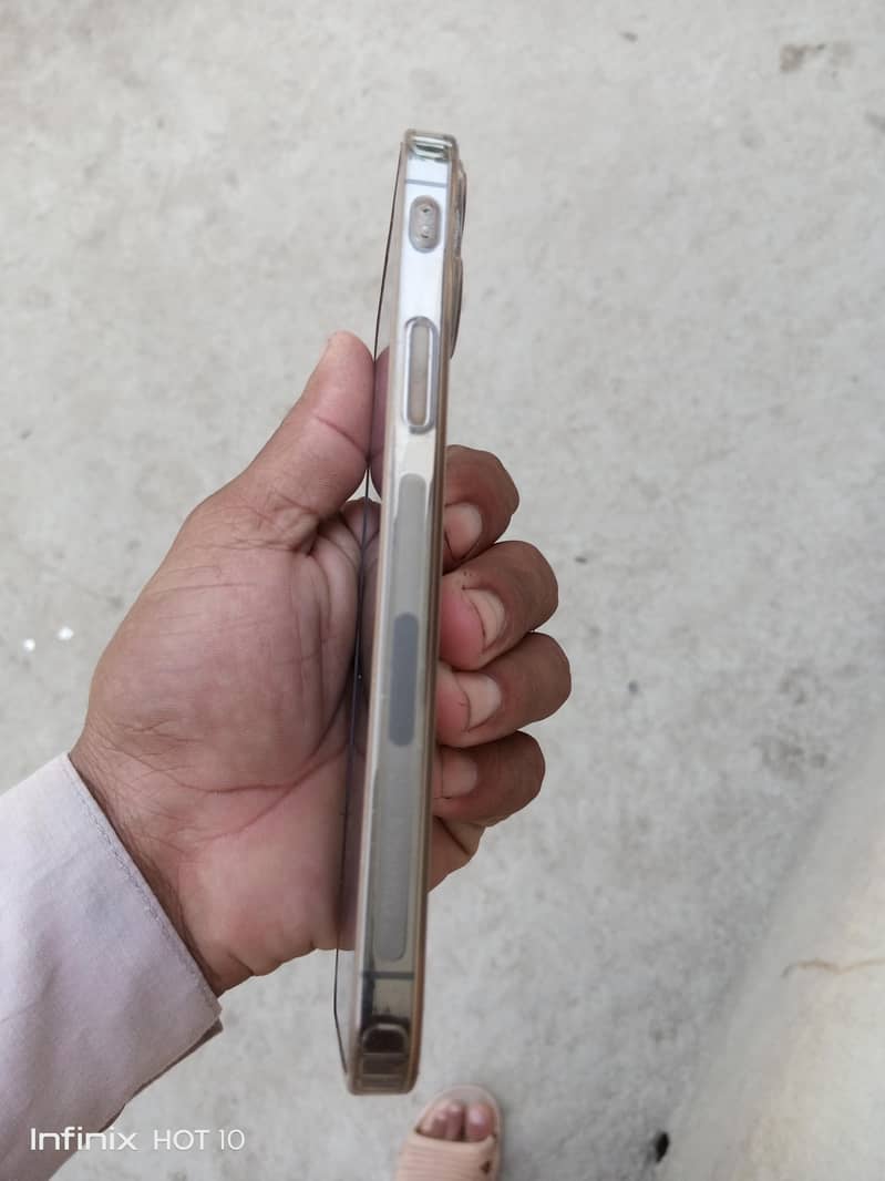 Apple iPhone 13 Pro Max 3