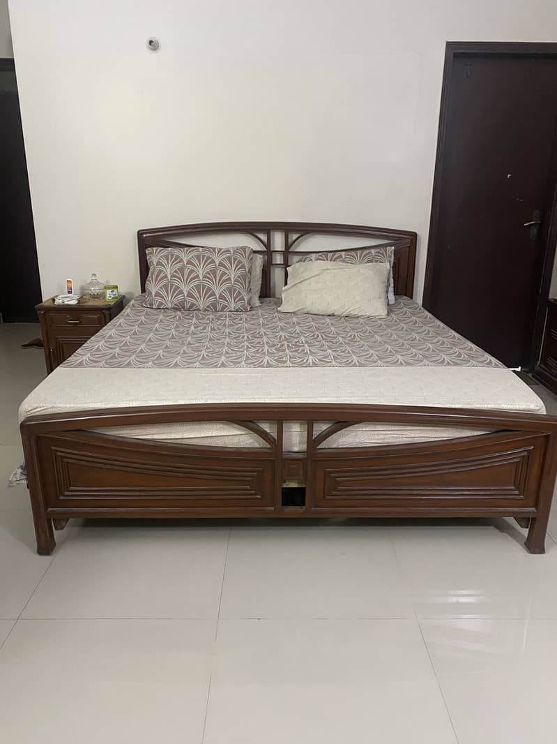 Bed set and dressing table 0