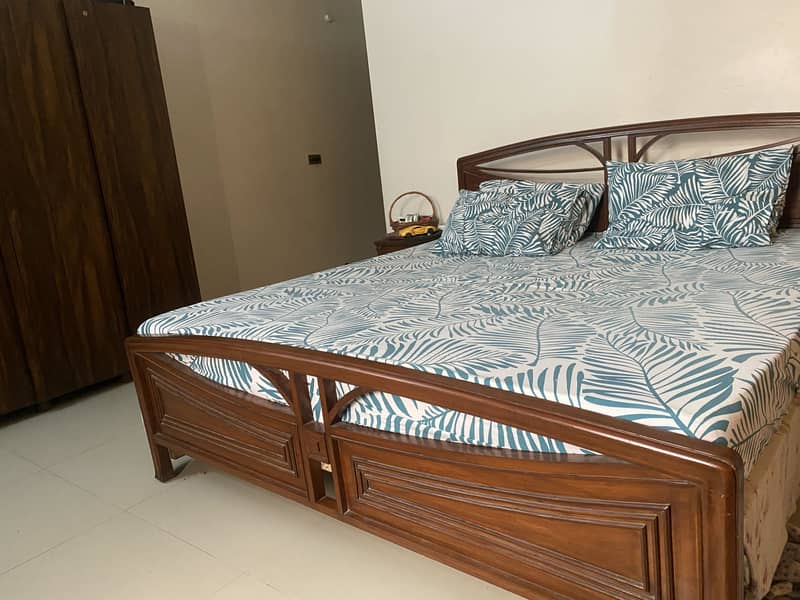 Bed set and dressing table 2