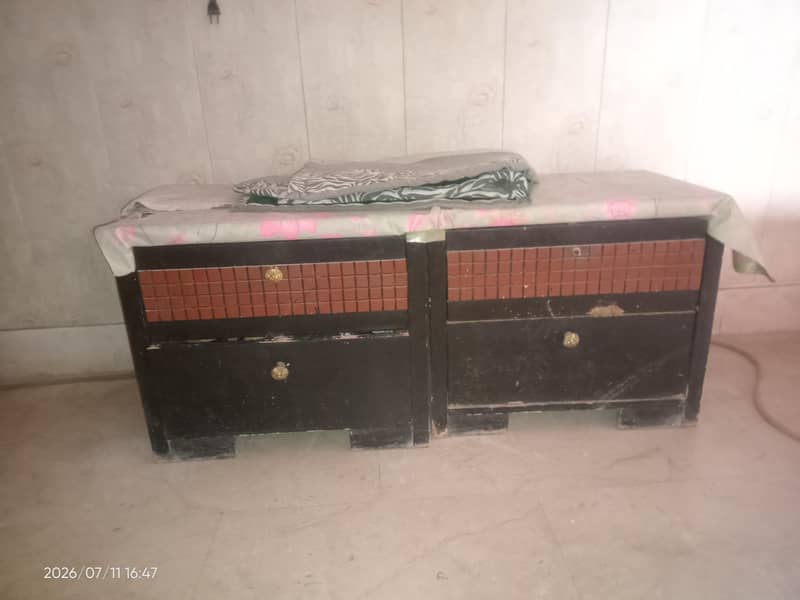 Bed , dressing and two side table 3