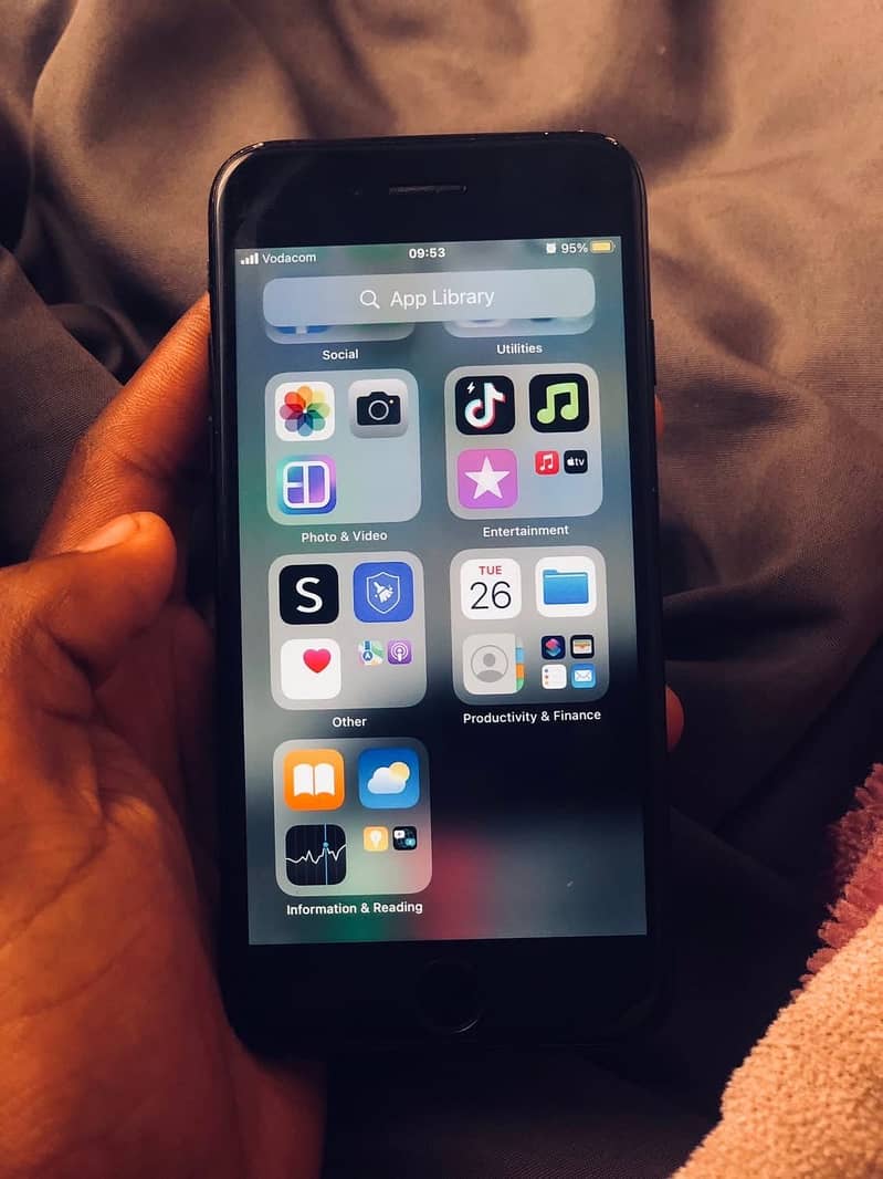 Apple iPhone 7 2