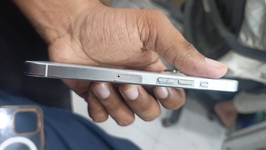 Apple iPhone 13 Pro 4