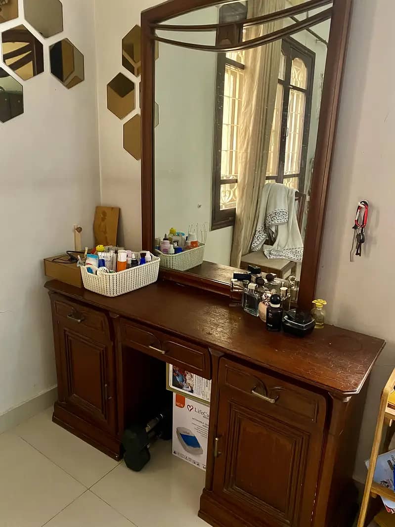 Bed set and dressing table 3