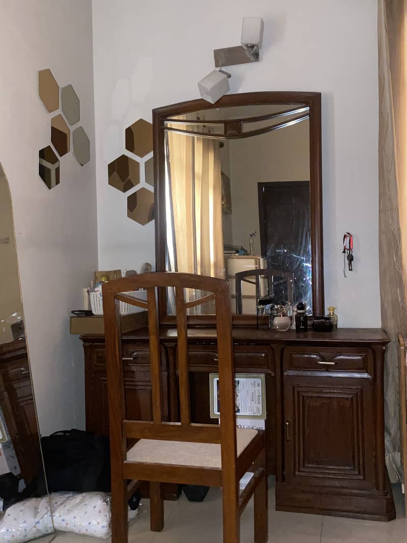 Bed set and dressing table 4