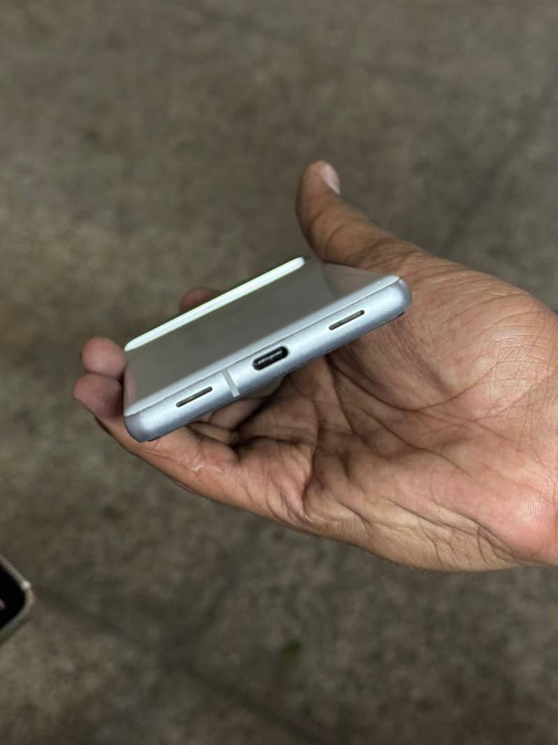 Google Pixel 7a 2