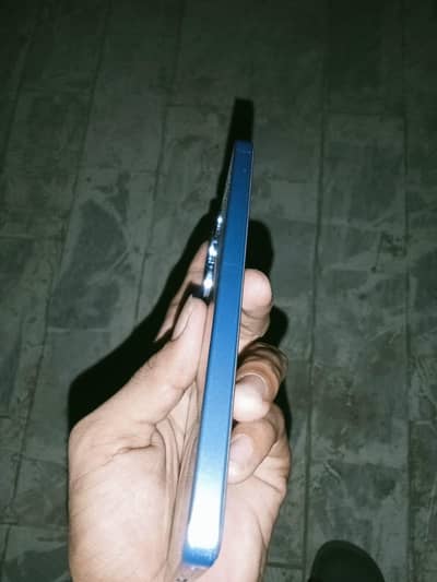 Redmi not 13.8/256. Exchange possible with Google 6 pta ya acha koi