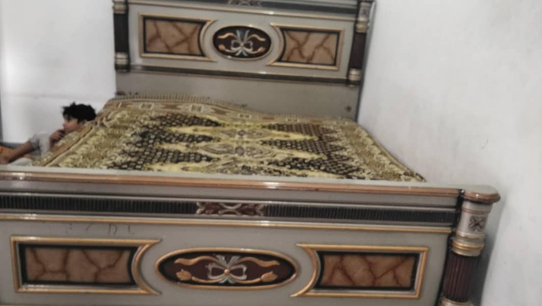 Queen bed 2