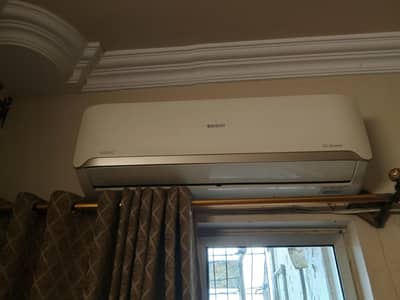Orient DC invertor 1.5 tons 8/10 Condition