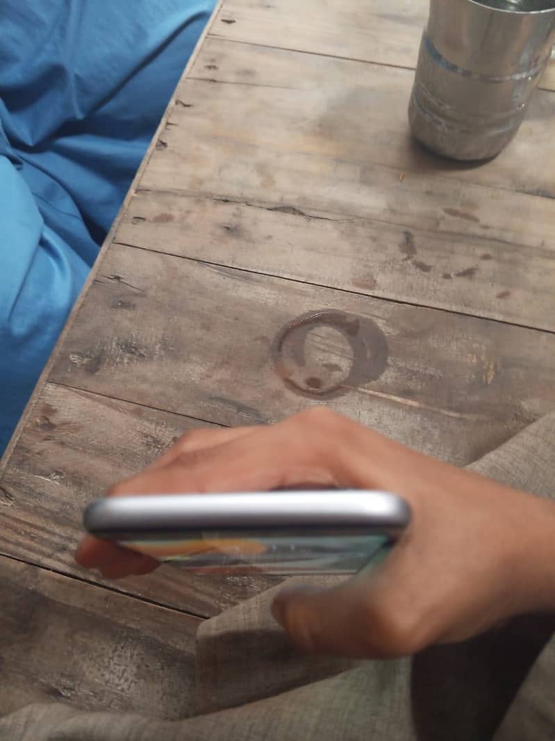 Apple iPhone 6S 4