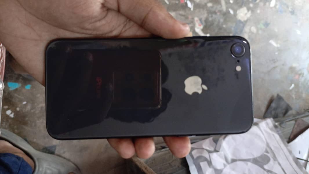 Apple iPhone 8 1