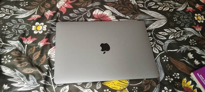 Apple MacBook Air M1 (2020) - 97% Battery Health 54 Cycles