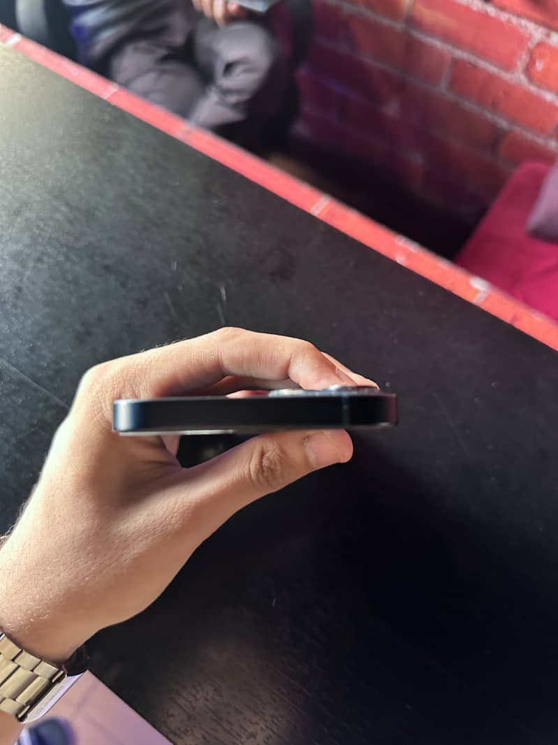 Apple iPhone 13 0