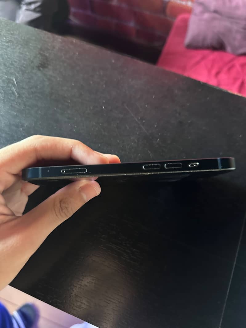 Apple iPhone 13 6