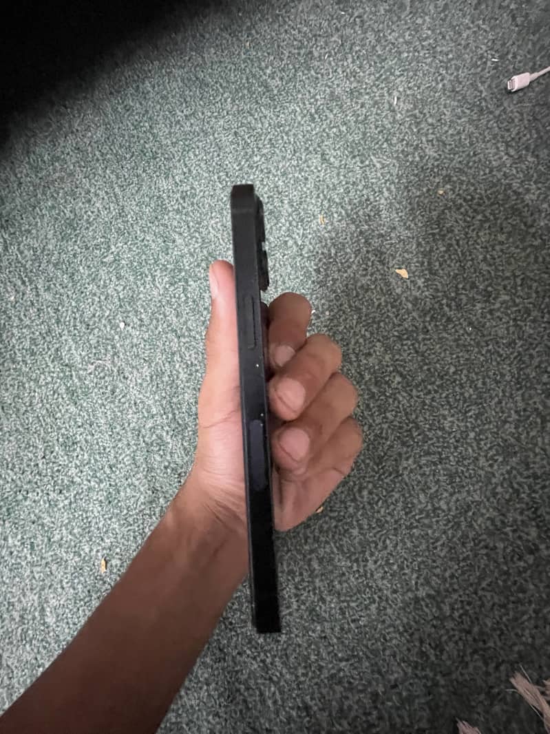 Apple iPhone 13 4