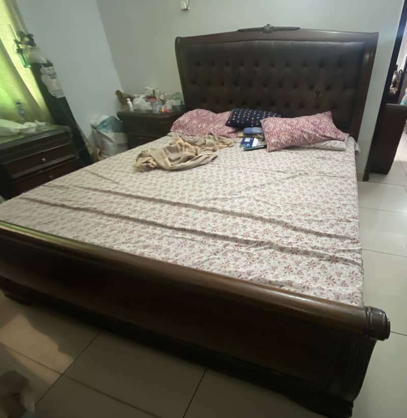 Bed set and sofa 0