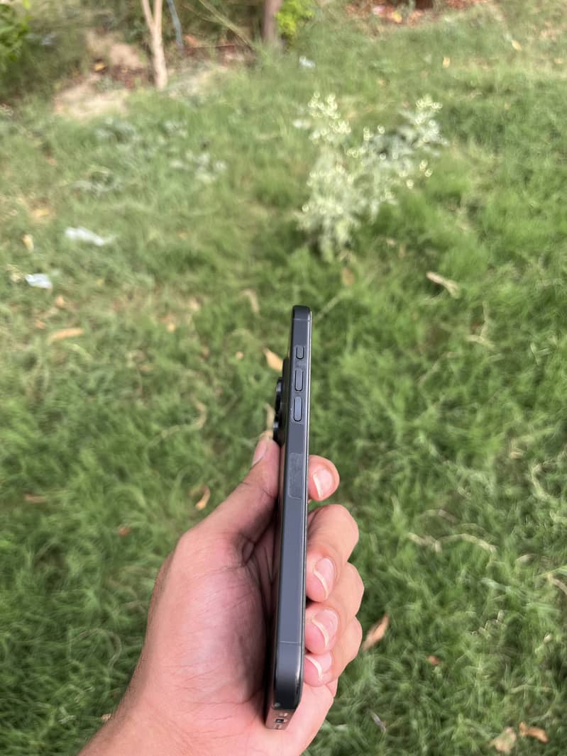 iPhone 16 Pro Max 2