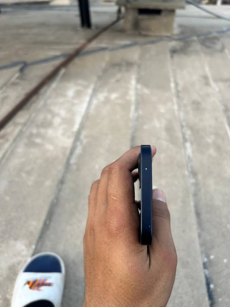Apple iPhone 12 6