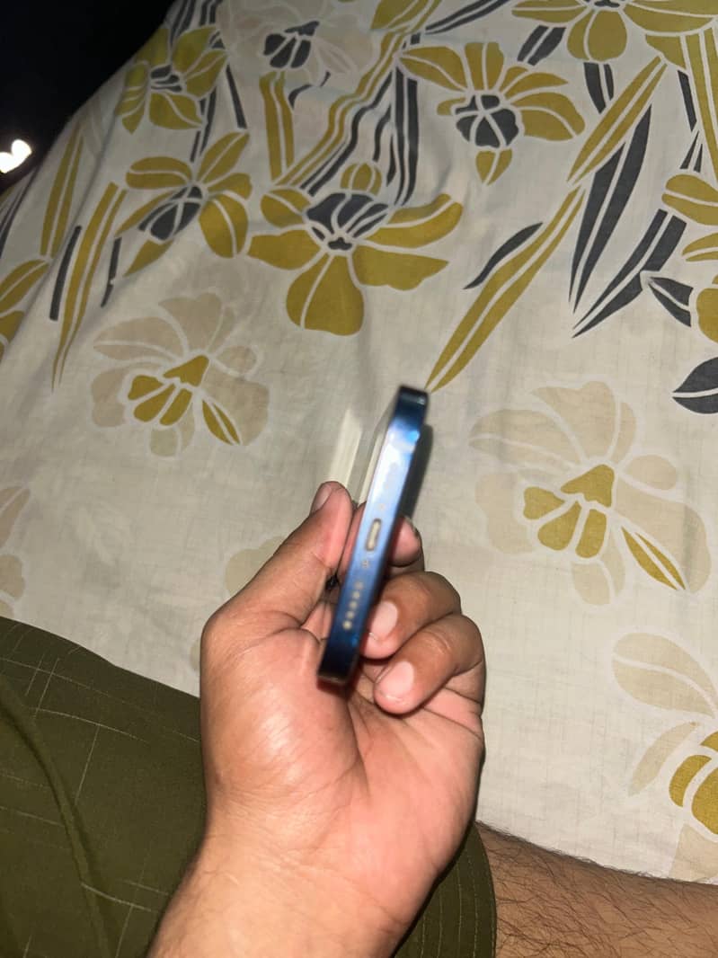 Apple iPhone 12 9