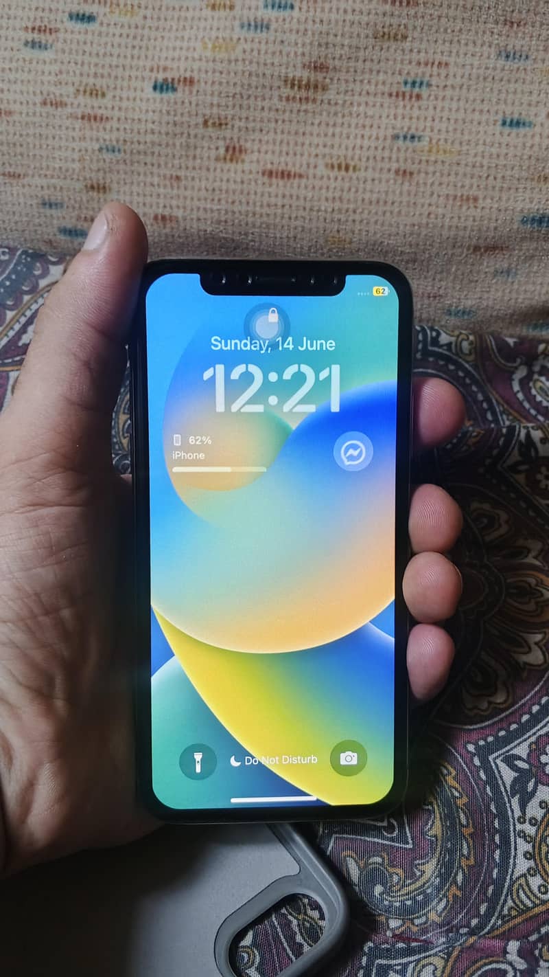 Apple iPhone X 4