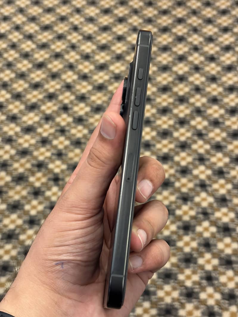 Apple iPhone 16 Pro Max 3