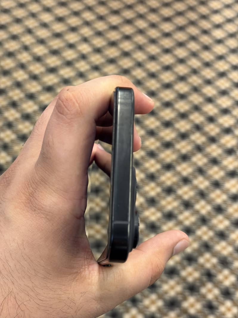 Apple iPhone 16 Pro Max 5