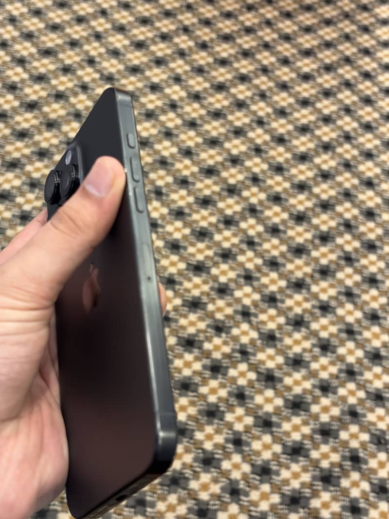 Apple iPhone 16 Pro Max 6