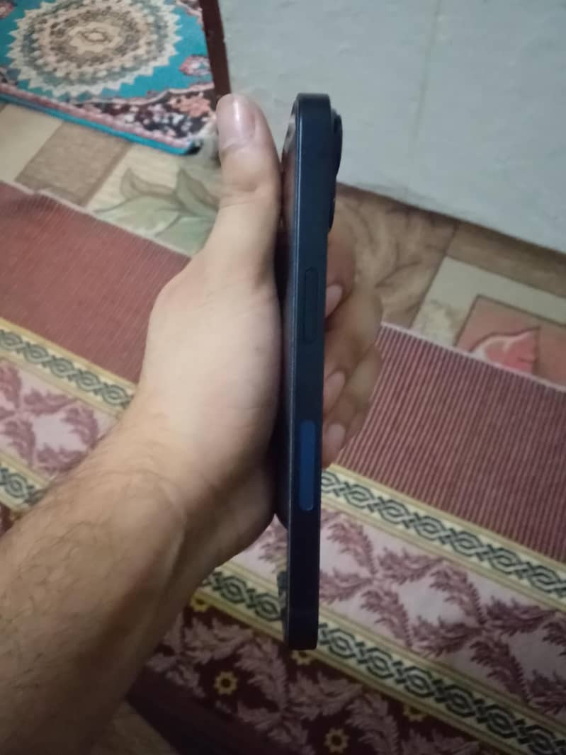 Apple iPhone 14 3