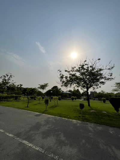 1 Kanal Plot In Lake City M3 | Elite Location | Premium Investment