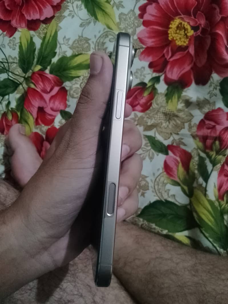 Apple iPhone 16 Pro Max 0